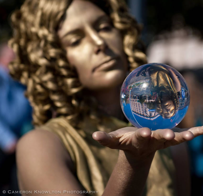 goldie-circus-performer-ball-hand